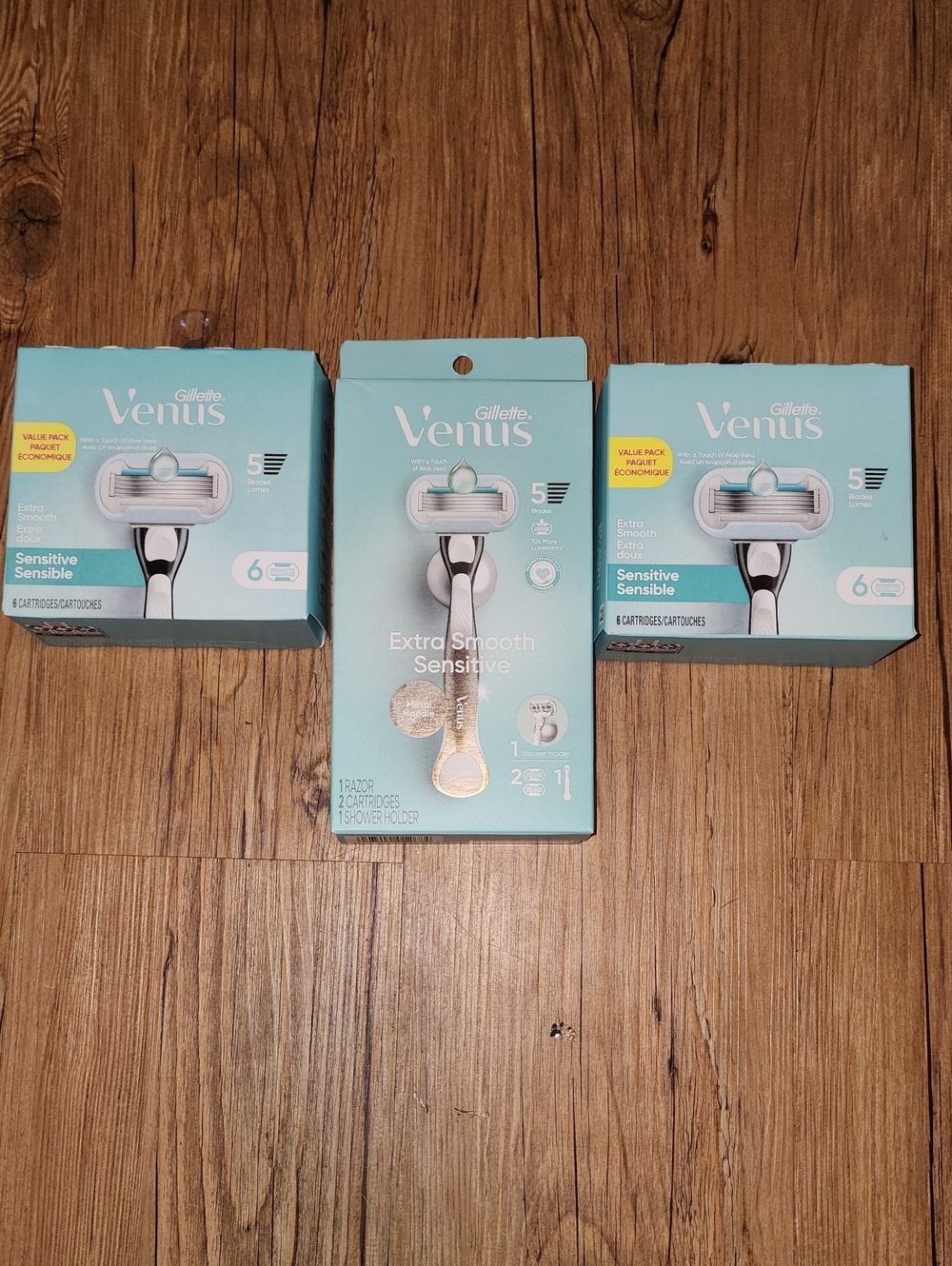 GILLETTE VENUS EXTRA SMOOTH SENSITIVE RAZOR (2) & 2 X 6PACKS